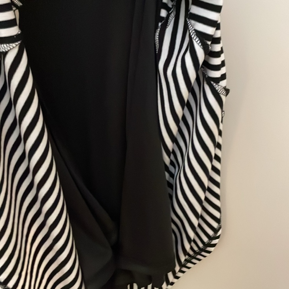 Vince Camuto Black and White 3/4 sleeve Striped Dress, size XS - Picture 4 of 6